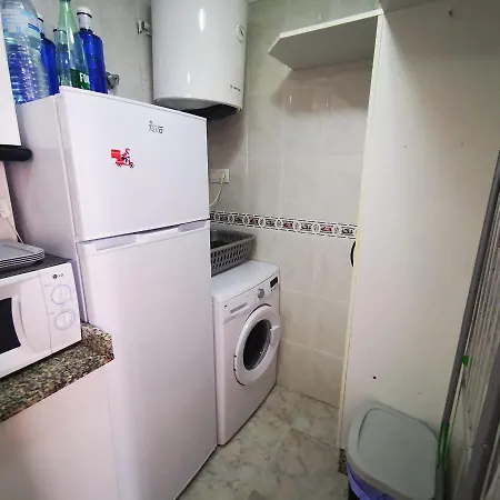 Andy Apartman, *